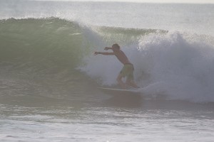 Arugambay-&-Surfers-(2)