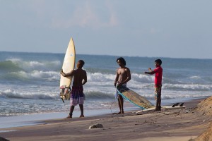 Arugambay-&-Surfers-(4)